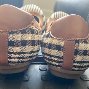 Lands' End Beige Textured Design